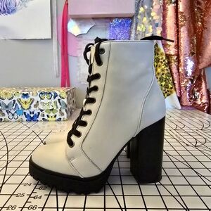 Steve Madden Laurie White Combat Bootie - 6